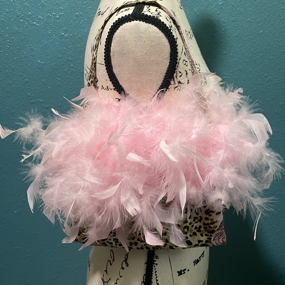 Handmade pink feather boa small purse w/cheetah print handle & body velcro close - Picture 2 of 13